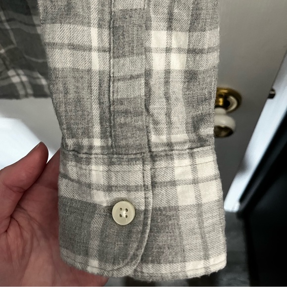 Old Navy Classic Flannel - Picture 4 of 5